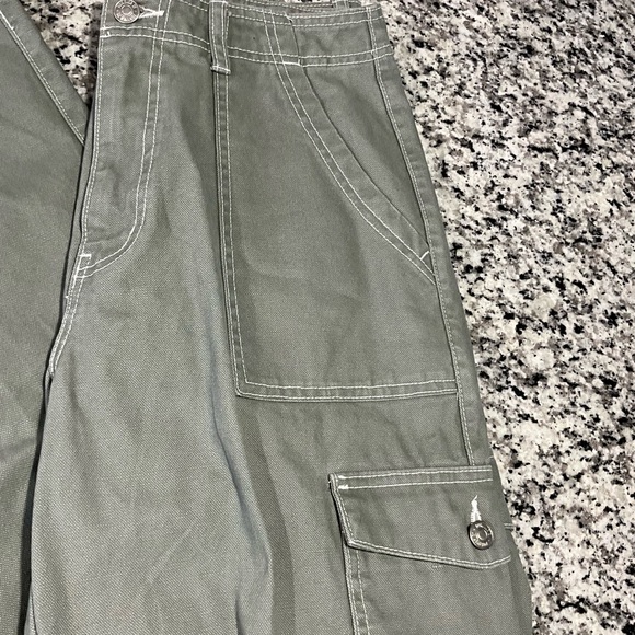 Forever 21 Olive Cargo Pants - Picture 2 of 6